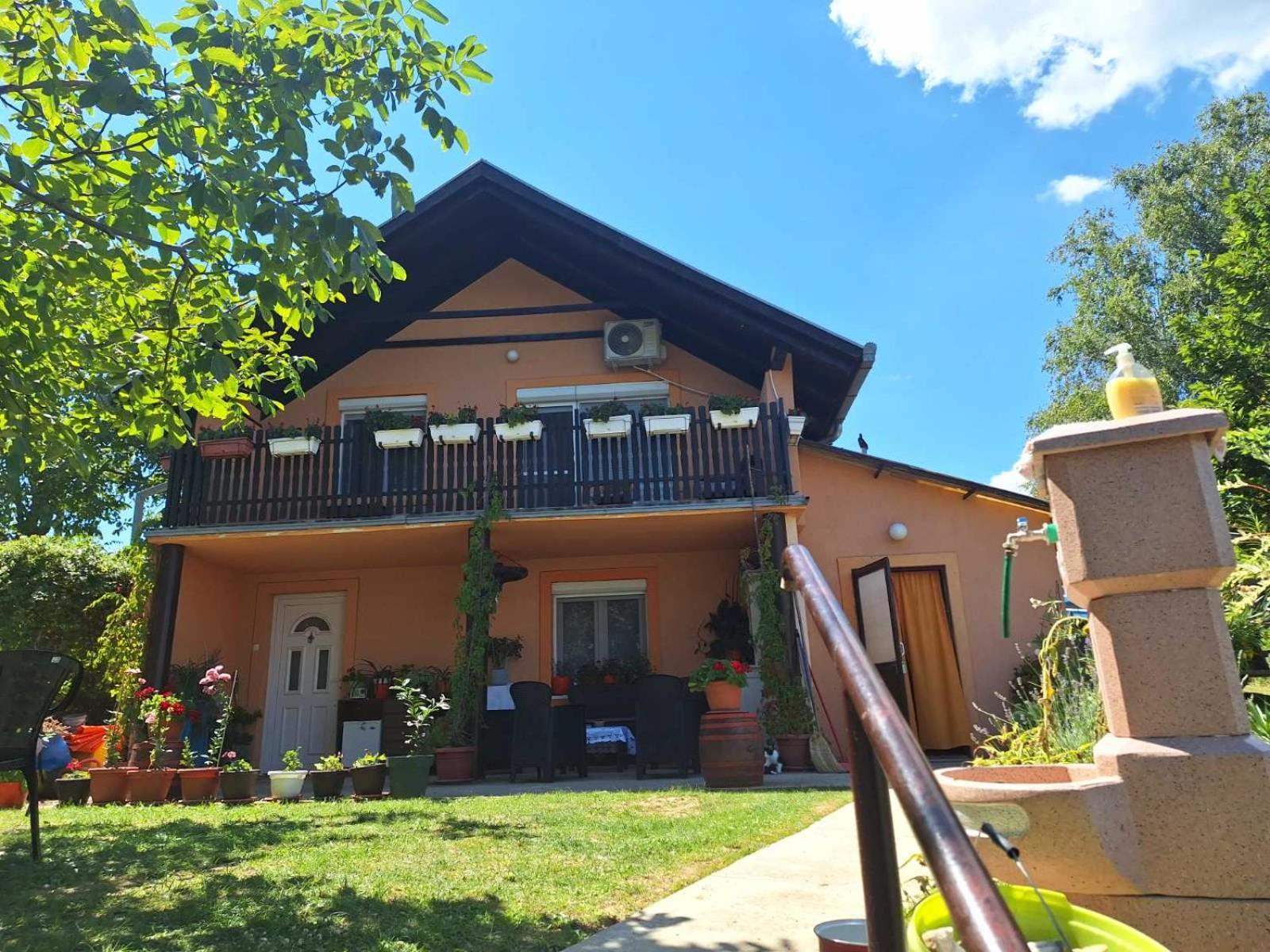 סרמסקי קרלובצ'י Guest House Jevtovic מראה חיצוני תמונה