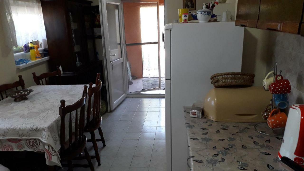 סרמסקי קרלובצ'י Guest House Jevtovic מראה חיצוני תמונה